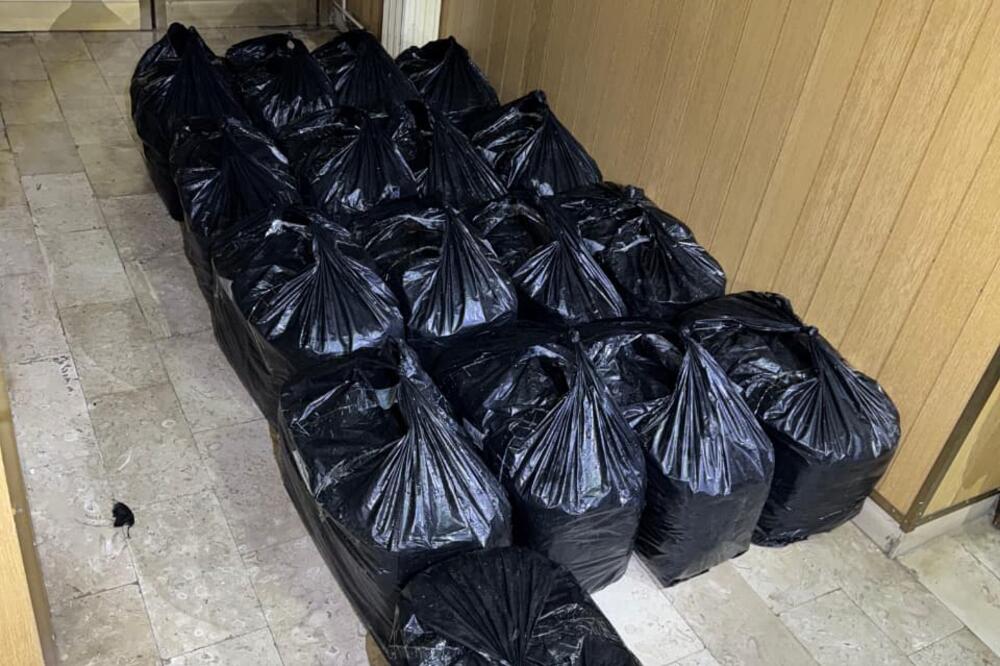 Granična policija u Tuzima zaplijenila 255 kilograma duvana vrijednog oko 23.000 eura, uhapšene dvije osobe