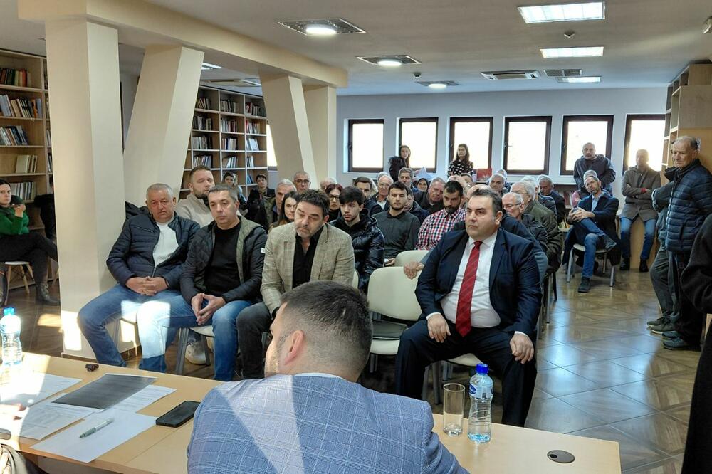 Grgurović na javnoj tribini: Ukoliko stav mještana bude da nema kamenoloma, to će biti i naš stav