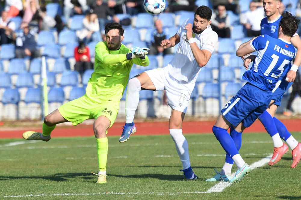 Grof podnosi izvještaj Spaleviću, Mileti Šćepanoviću, Ninoslavu Kaluđeroviću, Feđi Smatliku, predstavniku Varvara..