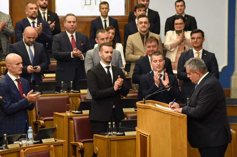 Gube pažnju javnosti: Sjednice parlamenta lani manje gledane nego 2024. godine