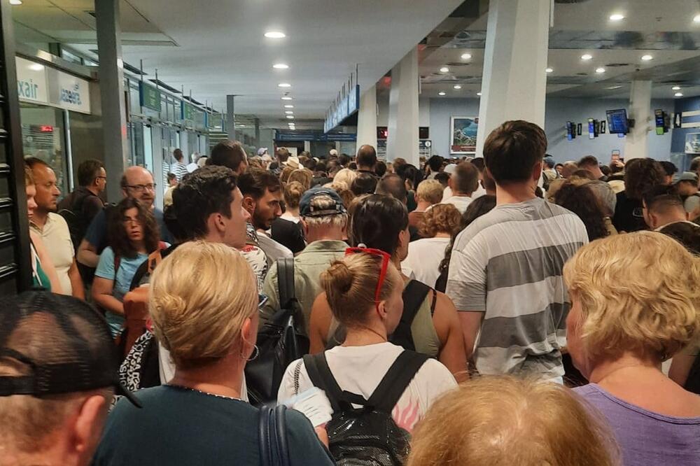 Gužve na tivatskom aerodromu