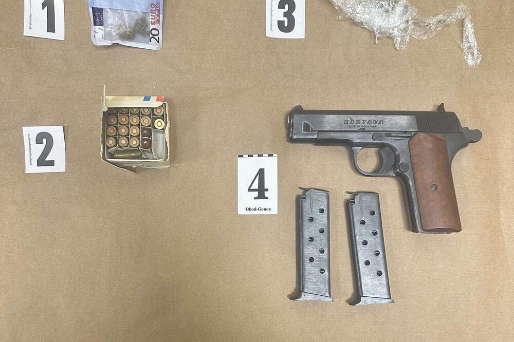 Herceg Novi: Krivična i prekršajna prijava protiv ženske osobe zbog pištolja i marihuane