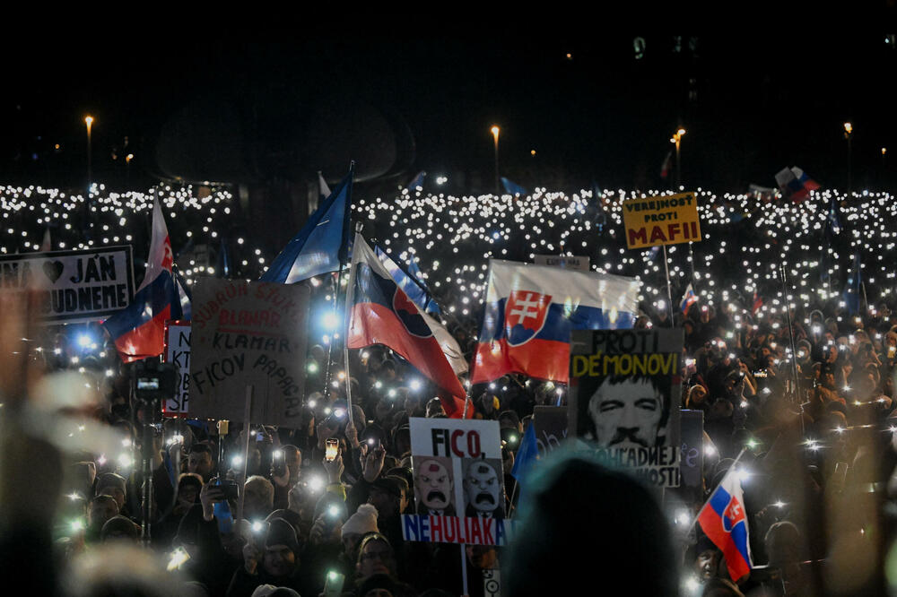 Hiljade ljudi u Slovačkoj traže ostavku premijera Fica zbog sporne spoljne politike