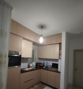 HITNO Prodaje se dvosoban stan u Podgorici, Stari Aerodrom.  Stan ima 59 m. Nalazi se na prizemlju. Cijen