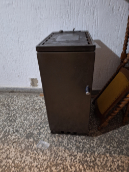 Hitno prodajem uspavnu  kvalitetnu stednu ocuvanu pec na drva, nastavak za centralno, kuva se na nju