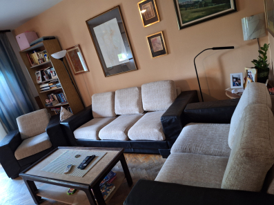 Hitno se prodaje, zbog manjka prostora, Garnitura (,tro$ed se razvlaci) kvalitetna ocuvana, dubinski