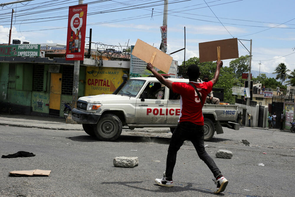 I dalje haos na Haitiju, bande sve više divljaju