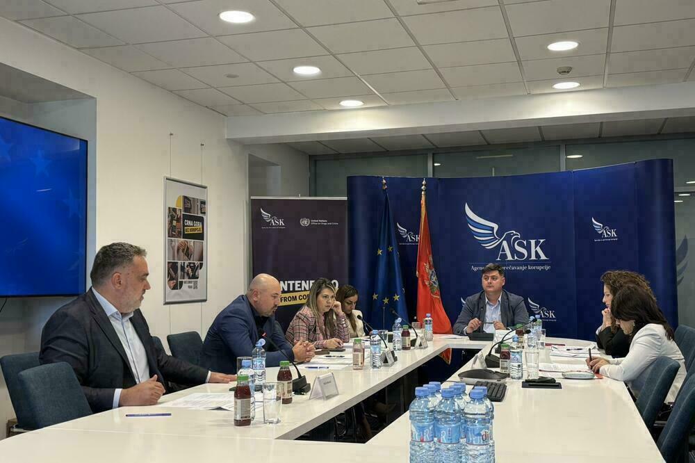 I kontrolori izbjegavaju kontrolu: Ćupić i Tomović kupili stan, Vukašinović u kešu ima 10.000 eura