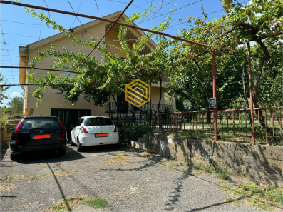 Izadavanje,kuca,Podgorrica Rogami