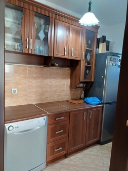 Izdaje se dvosoban namješten stan