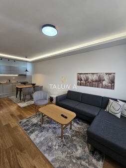 Izdaje se dvosoban stan 70m2, Central Point | ID: P 181