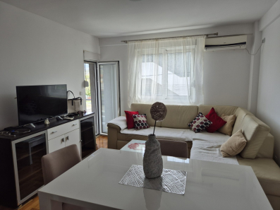 Izdaje se dvosoban stan na Starom Aerodromu