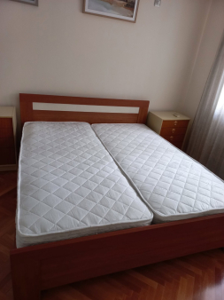 Izdaje se dvosoban stan preko Morače, ul. Moskovska, G zgrada. Stan ima površinu od 68m2, a nalazi s