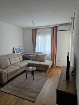 Izdaje se jednosoban stan (47m) u City kvart
