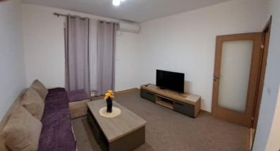 Izdaje se jednosoban stan, Tuški put