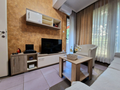 Izdaje se jednosoban stan u centru Budve. (NA DUZI PERIOD)