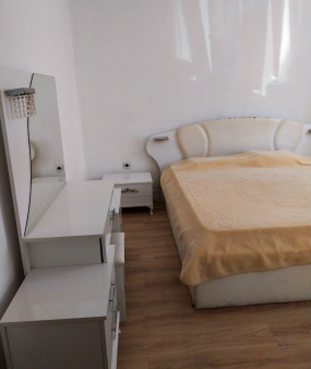 Izdaje se jednosoban stan u Podgorici, iza City kvarta. Stan ima površinu od 70m2 i veoma je prostra