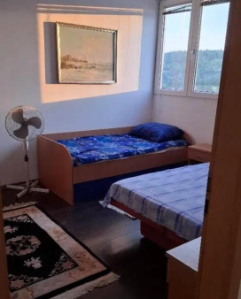 Izdaje se  jednosoban Stan u Podgorici, u Centru.  Stan se nalazi na 9. Spratu. Cijena 420 e. Obavez