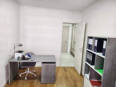 Izdaje se kancelarijski prostor u Central Pointu na 3. spratu. Cijena 250 mjesečno, obavezan depozi