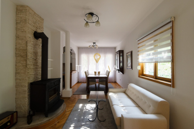 Izdaje se kuća 220m2 + 800m2, Dalmatinska | ID: ML 1077