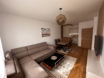 Izdaje se lijepo opremljen jednosoban stan, površine 48m2, u New City-ju, u Podgorici.
