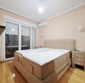 Izdaje se odlican dvosoban stan u zgradi koja je novogradnja na Zabjelu, u ulici kralja Nikole. Stan