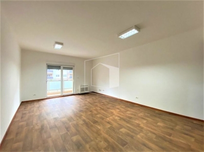 Izdaje se poslovni prostor površine 110m2 u City kvartu u Podgorici.