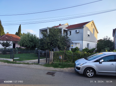 IZDAJE SE: Trosobno prizemlje kuće 130m2, Masline kod marketa IDEA