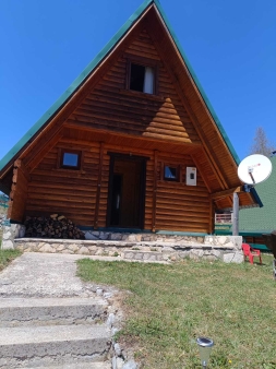 Izdaje se Vikendica na Žabljak