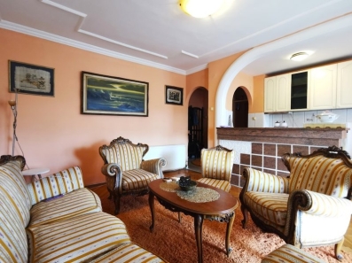 Izdaje se dvosoban namješten stan, površine 76m2, na Zabjelu u Podgorici.