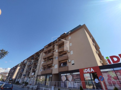 Izdaje se dvosoban namješten stan, površine 53m2, u naselju 1. Maj u Podgorici.