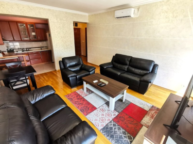 Izdaje se jednosoban namješten stan, površine 55m2, u centru Podgorice. 