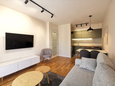 Izdaje se jednosoban namješten stan, površine 40m2, na Pobrežju u Podgorici.