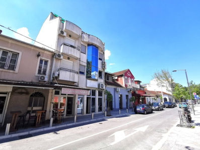 Izdaje se jednosoban namješten stan, površine 38m2, u centru Podgorice.