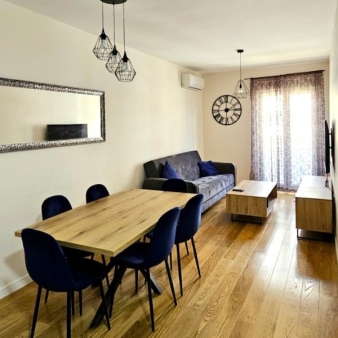 Izdaje se jednosoban namješten stan, površine 43m2, u Central Pointu u Podgorici. 