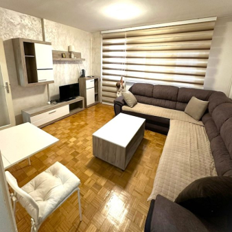 Izdaje se namještena garsonjera, površine 30m2, kod Gintaša u Podgorici. 