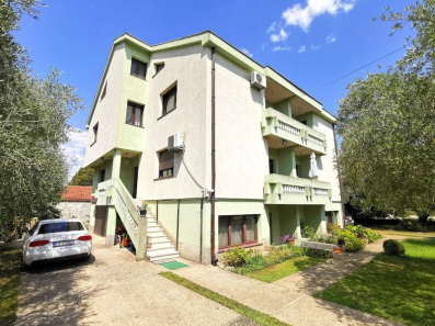 Izdaje se&nbsp;namještena kuća, površine&nbsp;150m2&nbsp;na Zabjelu u Podgorici.