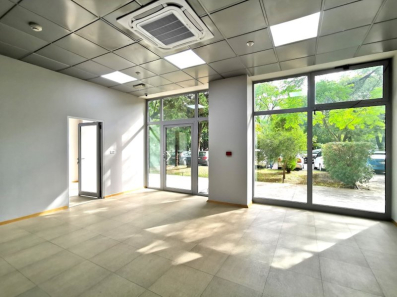 Izdaje se&nbsp;poslovni prostor, površine&nbsp;120m2, u dijelu grada&nbsp;Preko&nbsp;Morače&nbsp;u&nbsp;Podgorici.&nbsp;