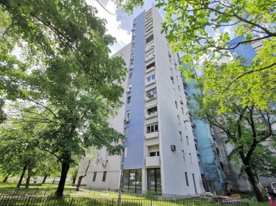 Izdaje se poslovni prostor, površine 66m2, u Bloku 5 u Podgorici. 