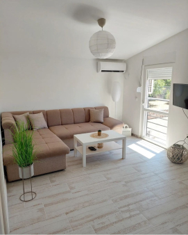 Izdajem apartman u Sutomoru na duzi period