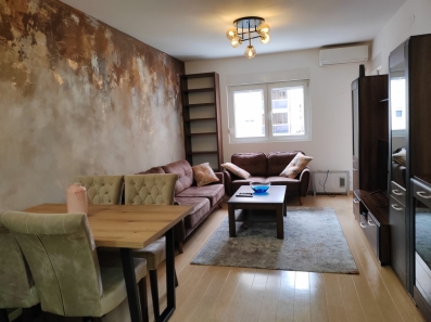 Izdajem dvosoban stan 70m2 u City kvartu
