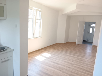 Izdajem dvosoban stan 65m2 u Zagoricu