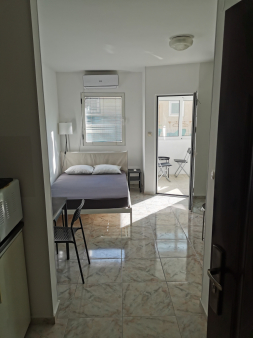 Izdajem garsonjeru Budva