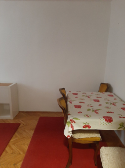 Izdajem garsonjeru preko Morace