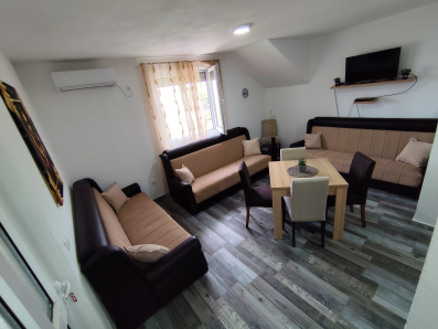 Izdajem jednosoban stan 