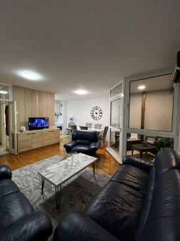 Izdajem jednosoban stan iza City Kvarta
