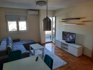 Izdajem jednosoban stan na Starom Aerodromu Zetagradnja