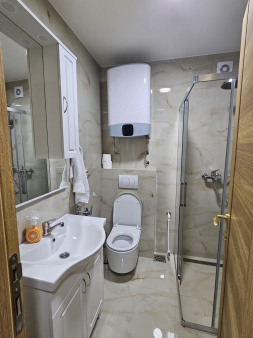 Izdajem jednosoban stan preko morace