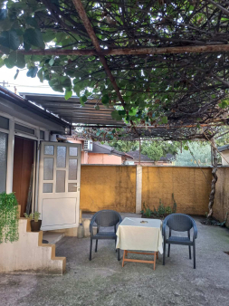 Izdajem kuću na Pobrežju