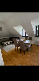 Izdajem namjesten jednosoban stan u strogom centru grada.